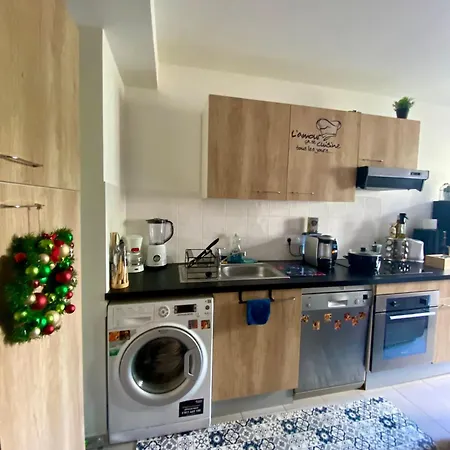 Spacious & Stylish Flat Easy Access To Defense-paris Апартаменты Рюэй-Мальмезон